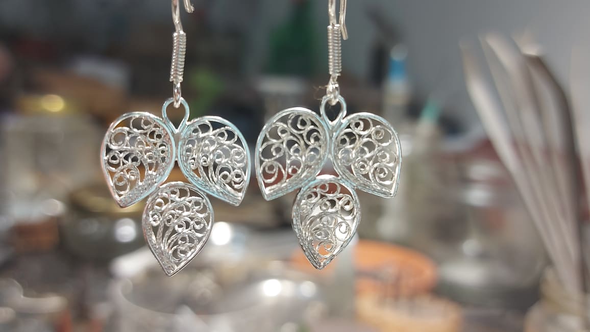 SilverFiligree6's tweet photo. 🌿https://t.co/NvWPe5aCEE🌿
.
.
.
#FiligreeGarden #silverfiligree #silverfiligreejewelry #filigreeearrings #telkari #filigry #filigree #filigrana #филигрань #филигран #Македонија #OnmyBench #lifeofajeweller #Macedonia https://t.co/dxi85HwRqE