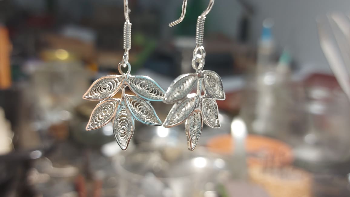 SilverFiligree6's tweet photo. 🌿https://t.co/NvWPe5aCEE🌿
.
.
.
#FiligreeGarden #silverfiligree #silverfiligreejewelry #filigreeearrings #telkari #filigry #filigree #filigrana #филигрань #филигран #Македонија #OnmyBench #lifeofajeweller #Macedonia https://t.co/dxi85HwRqE