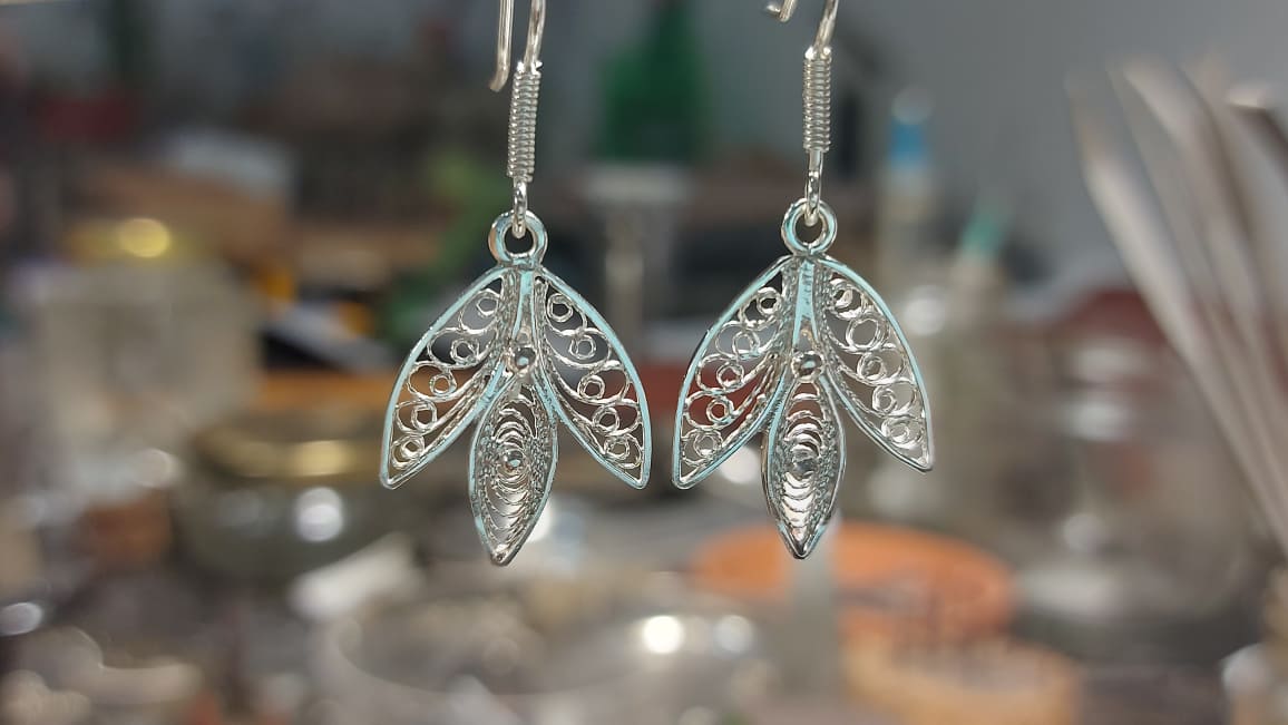 SilverFiligree6's tweet photo. 🌿https://t.co/NvWPe5aCEE🌿
.
.
.
#FiligreeGarden #silverfiligree #silverfiligreejewelry #filigreeearrings #telkari #filigry #filigree #filigrana #филигрань #филигран #Македонија #OnmyBench #lifeofajeweller #Macedonia https://t.co/dxi85HwRqE