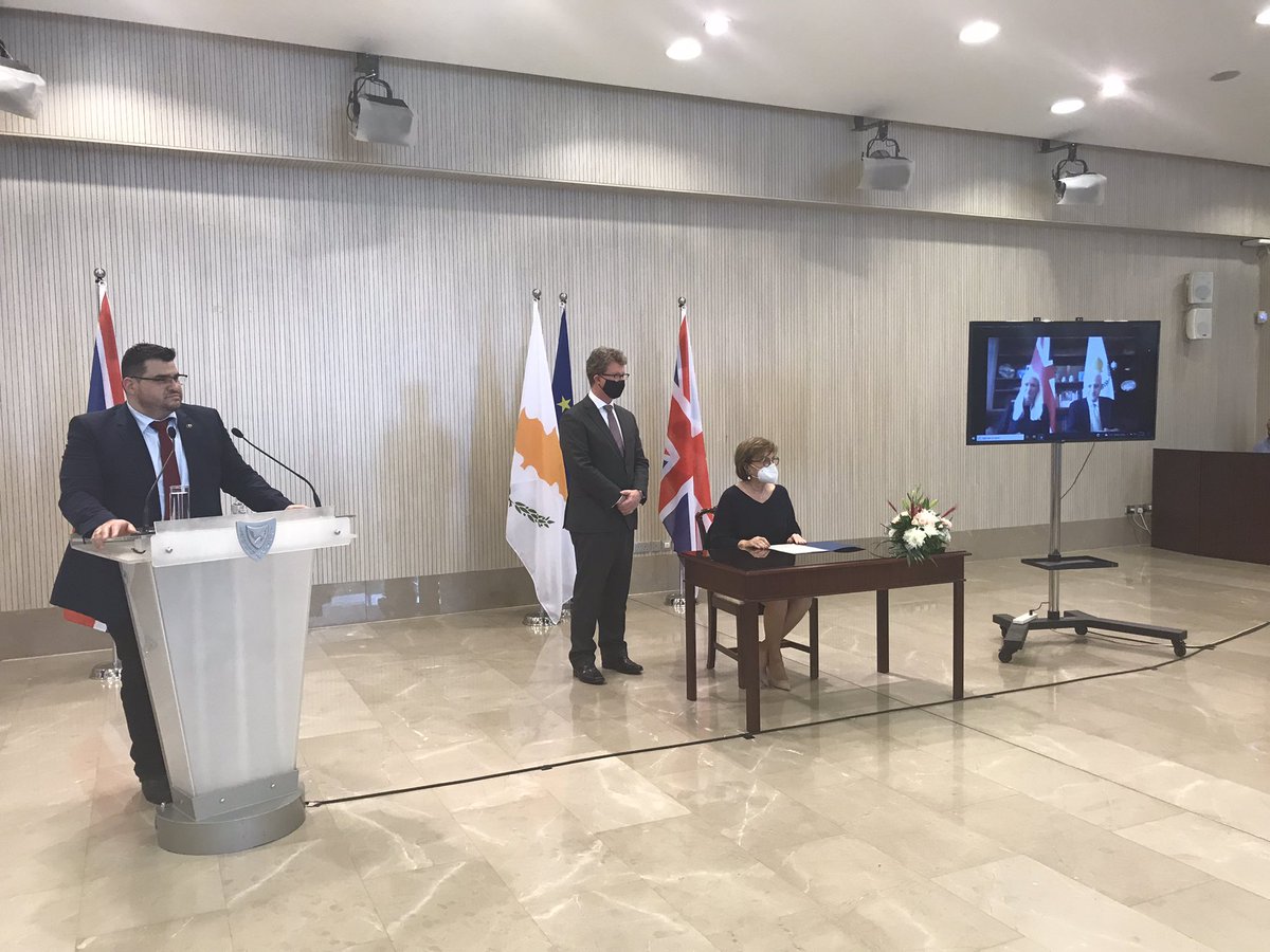 High Commissioner @Andreaskakouri joins @FCDOGovUK Min. @amandamilling for the virtual signing of the 🇨🇾 &🇬🇧 MoU on the Rights of LGBTI+ People with @MinJusticeCY Min. Drakos, expanding the bilateral cooperation into this area of importance, concerning equality & human rights🏳️‍🌈