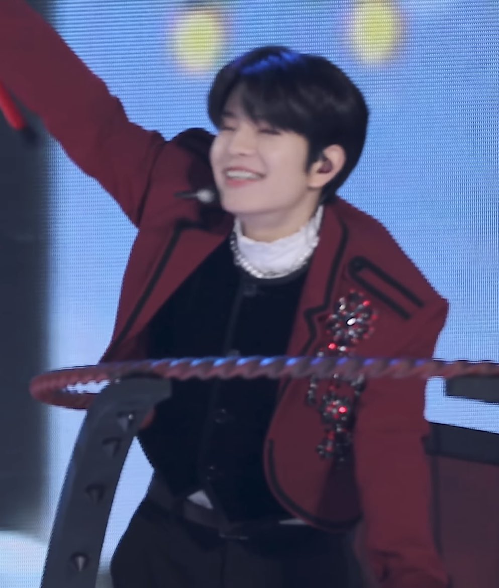 RT @GOLDENSEUNGS: not gonna let anyone forget about 2021 sbs gayo kim seungmin btw https://t.co/oW2kZ9vvN5