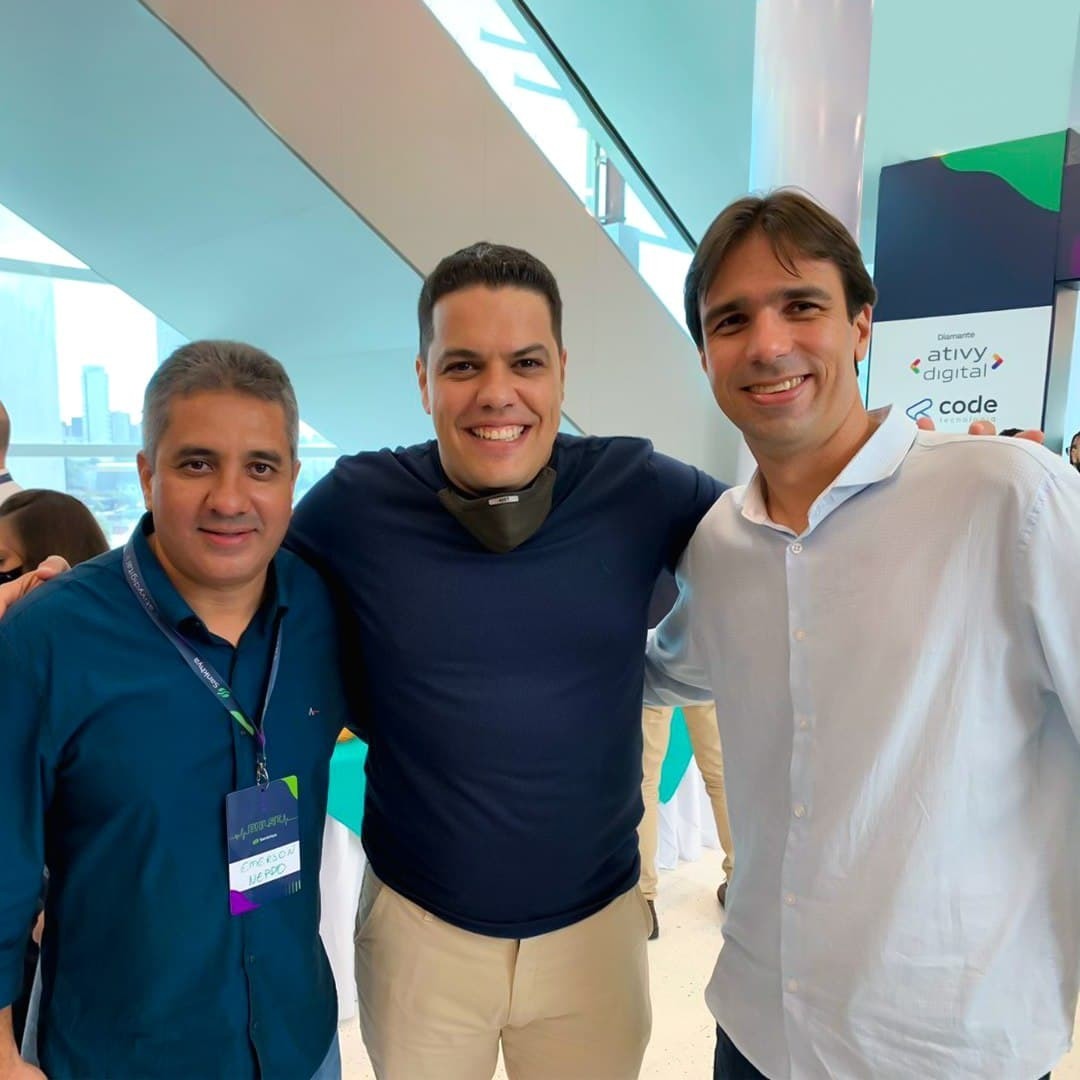 NeppoTI's tweet photo. Olha nossa dupla aí com o @thiago.reis.gm, especialista de vendas B2B, e no almoço com o @leandro.barankiewicz e a turma da @sankhyagestao na Convenção Sankhya Pulse 2022. 
 
#SankhyaPulse #tecnologiadainformação #neppo #sankhya #tecnologia #inovacao https://t.co/7EyNLLC0vk