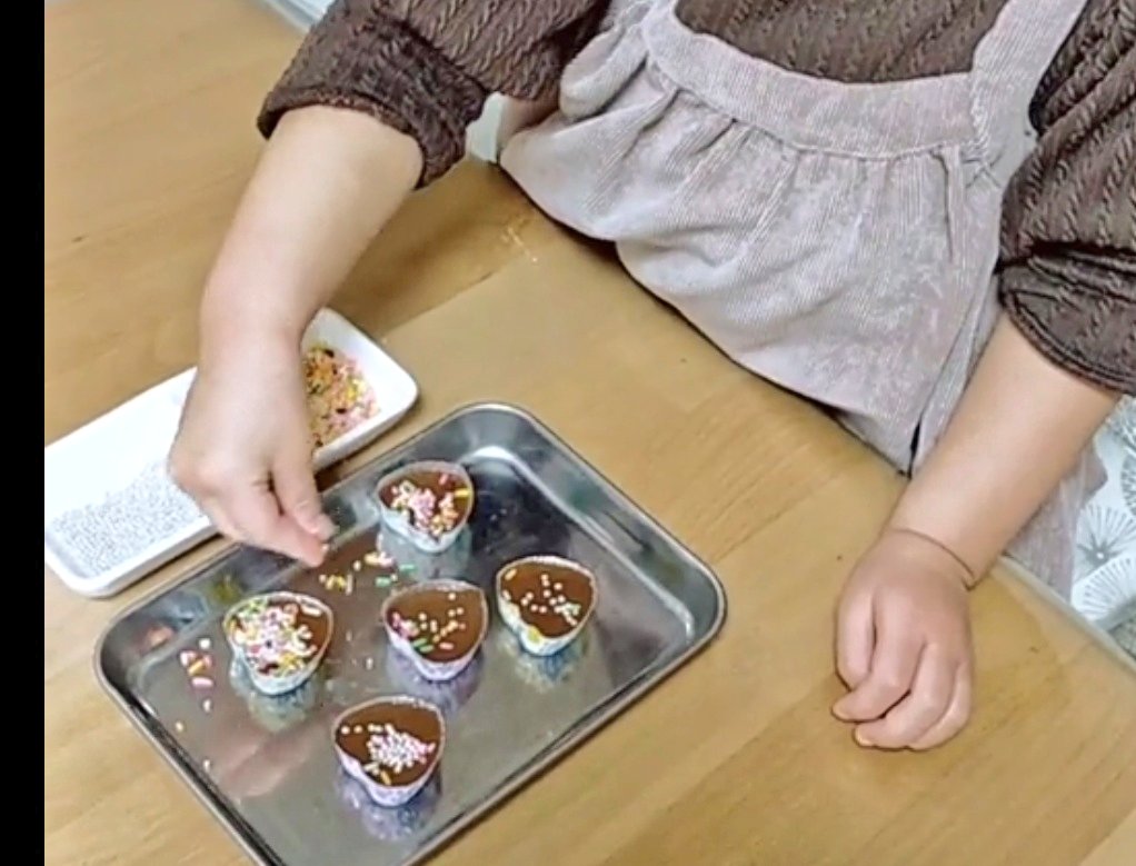 WSc6bcgKgsPh3nC's tweet image. #annm10
#ニッ
3才の孫がじぃじのために、チョコにパラパラをのせてくれました。見ただけで泣ける🤣🤣
赤ちゃんだった子が…。