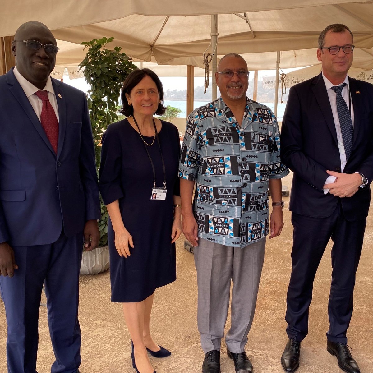 dfg_public's tweet photo. 🇩🇪🇸🇳: Gestern traf sich #DFG-Präsidentin Prof. Dr. Katja Becker in #Dakar mit Vertreter:innen vom Ministerium für #Hochschulbildung, #Forschung und Innovation @mesrsenegal u. @LeCames-Partnern für einen persönlichen Austausch zu künftigen Kooperationen &amp; #Fördermöglichkeiten. https://t.co/j03oWZil5U