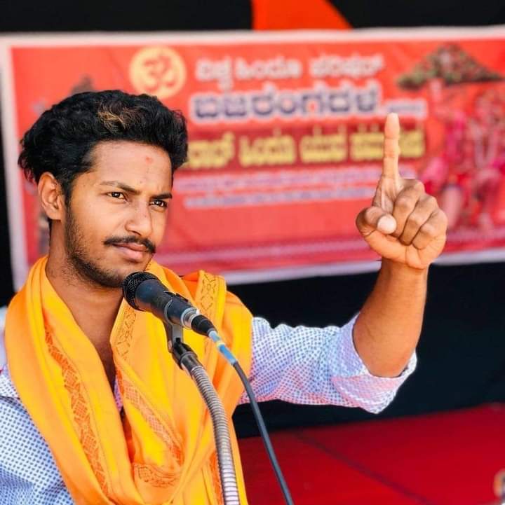 siddusavadi_bjp's tweet photo. ಜಿಹಾದಿಗಳ ಮತಾಂಧತೆಗೆ ಬಲಿಯಾದ, ಸದಾ ಹಿಂದೂ ಧರ್ಮದ ರಕ್ಷಣೆಯಲ್ಲಿ ತೊಡಗಿಸಿಕೊಂಡಿದ್ದ ಹರ್ಷನನ್ನು ಕಳೆದುಕೊಂಡಿದ್ದು ಅತ್ಯಂತ ದುಃಖವಾಗಿದೆ. 

ಹರ್ಷನ ಕುಟುಂಬದೊಂದಿಗೆ ನಾವು ಸದಾ ಇರುತ್ತೇವೆ.
ಈ ಸಮಯದಲ್ಲಿ ಹರ್ಷನ ಕುಟುಂಬಕ್ಕೆ ನಾನು ವೈಯಕ್ತಿಕವಾಗಿ ₹1,00,000/- ರೂ ನೀಡುತ್ತಿದ್ದೇನೆ. 

ಹರ್ಷನ ಕುಟುಂಬದ ಜೊತೆ ಸಮಸ್ತ ಹಿಂದೂ ಸಮಾಜ ಇದೆ. https://t.co/tnjwM53xSr