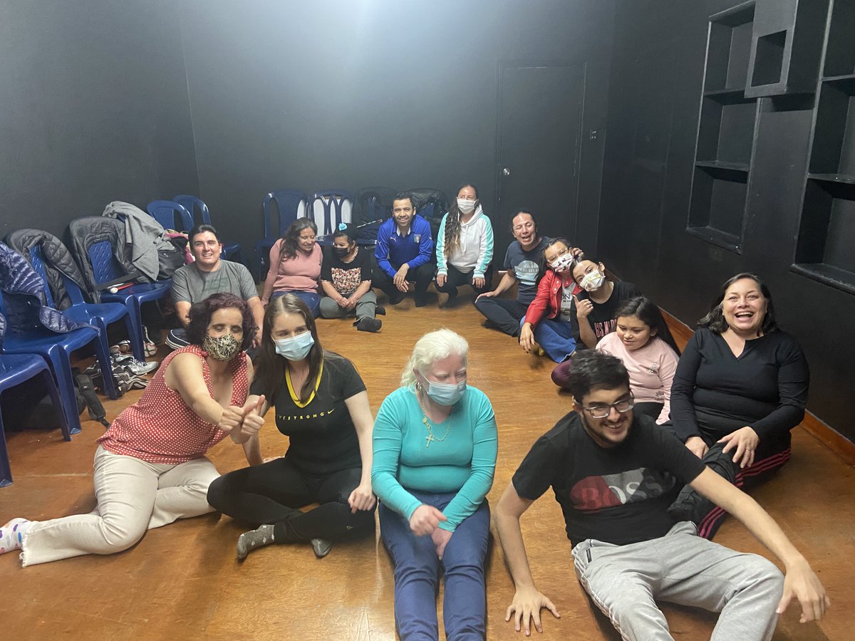 #caféaciegastecuenta la #EscuelaCaféaCiegas es incluyente por lo que participan personas con y sin #discapacidad.

#felizjueves #esculturalocal #orgullociego #multisensorial #teatro #música #experiencia #arte #cultura #pioneros #Bogotá #notelopuedesperder #emoción #lonuestro