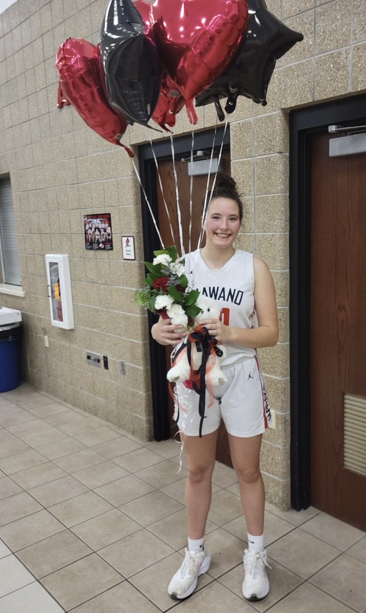 WisconsinBlaze's tweet photo. Shoutout to @Brooketheis40 finishing off her senior season averaging 12.1 points, 8.0 rebounds, 1.0 assists, 1.5 steals and 2 blocks for @shawanoschools! She also made the Honor Roll!

#BeTheFlame🔥 #BlazeBasketball🏀 https://t.co/lEOxbRjwYb