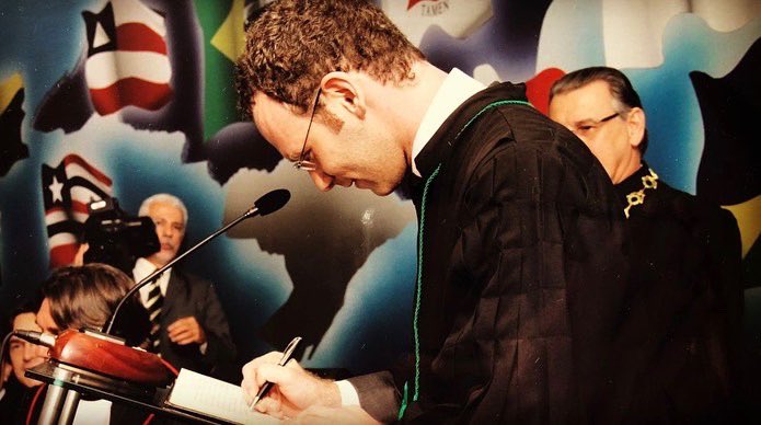 22/2/22. 9 anos de TRF1. Tudo o que fazemos com amor, entrega, dedicação, compromisso e carinho vai gerar bons frutos. O tempo passa e as energias seguem renovadas para o cumprimento de nossa missão. Sigamos na caminhada.