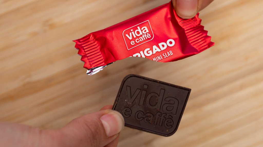 vidaecaffe's tweet photo. Did you know our mini chocolate slab that comes complimentary with every beverage is vegan? #vegan #vidaemundo #lifeandtheworld https://t.co/gtnRvwmCcN