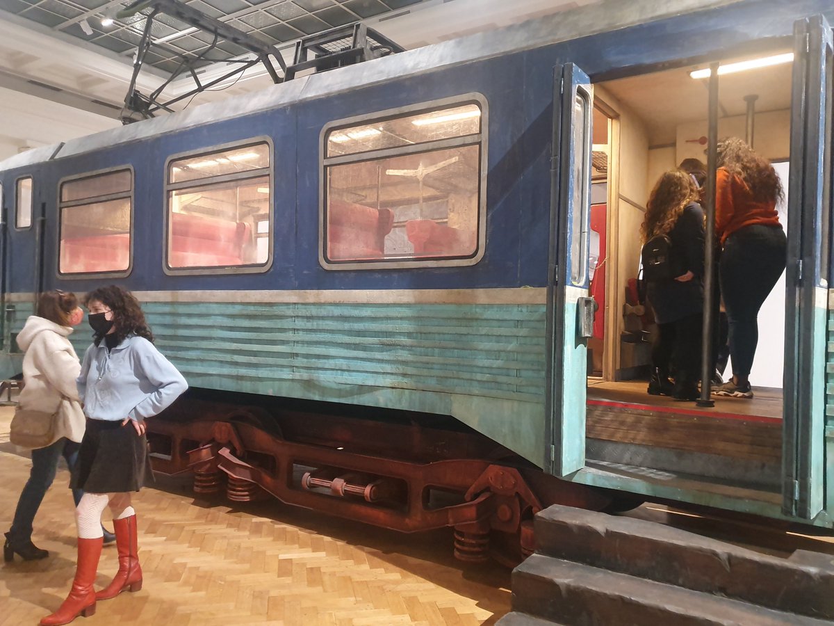 kimponsaerts's tweet photo. All aboard!! Studenten Journalistiek @ehbrussel @ehb_journalist duiken in het universum van Rinus Van de Velde @BozarBrussels https://t.co/Z8L47xT1nq