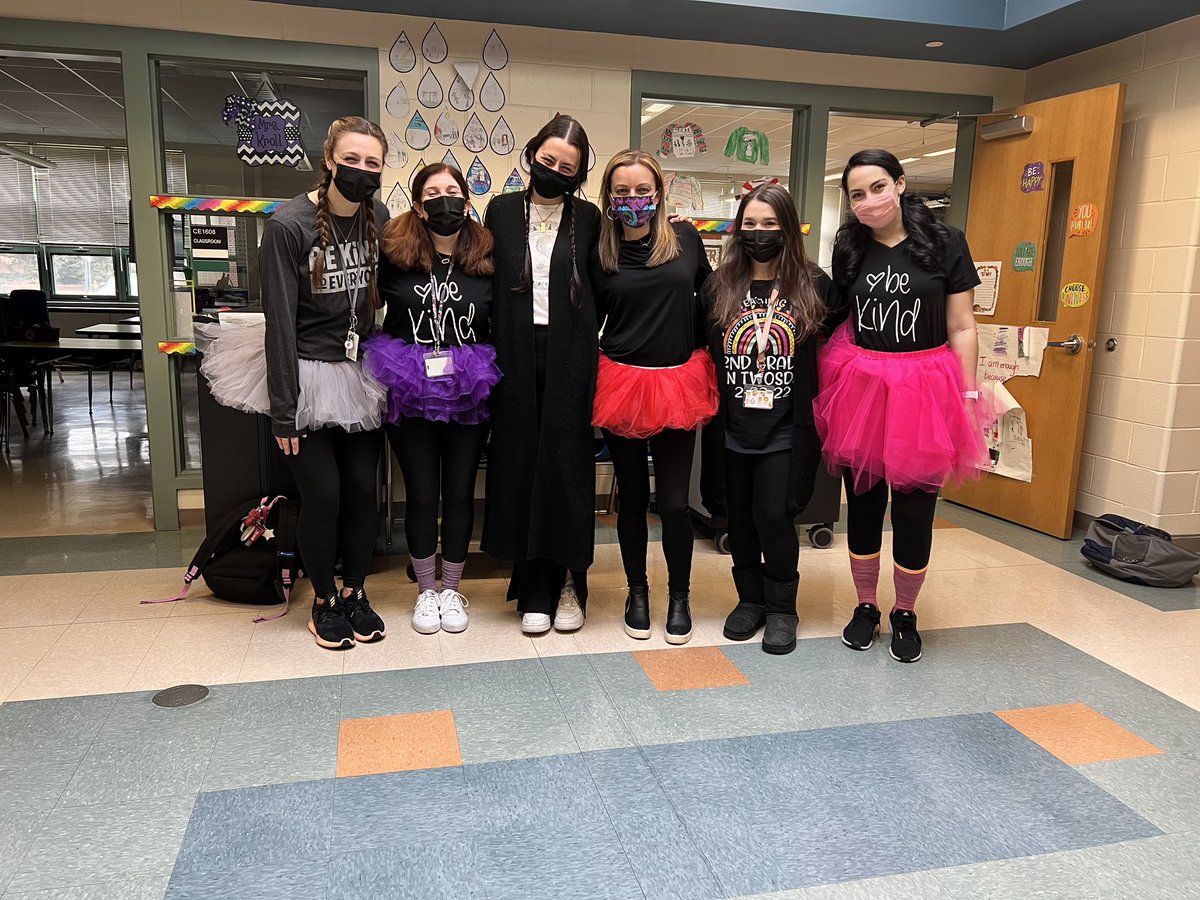 Happy TWOs Day from 2nd grade!!! 2-22-22 💚💚 <a href="/melissprisco/">Melissa Kaplow</a> <a href="/Miss_Gruber/">Nicole Gruber</a> <a href="/JennaKlein_/">Jenna Klein</a> <a href="/CentralSchoolEB/">Central School</a>