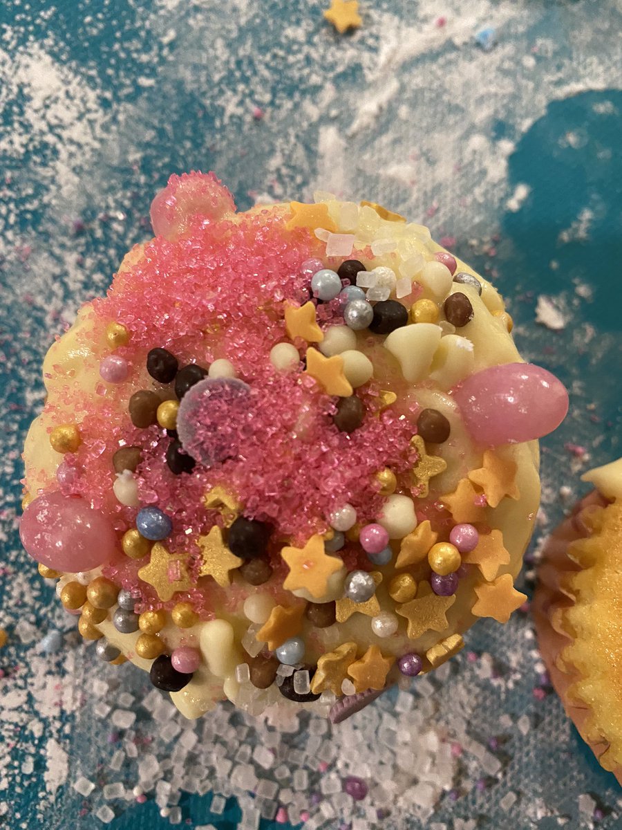childrensuni's tweet photo. We made some fantastic buns with Sarah @SarahPCookStars https://t.co/OTNJD9FRPO