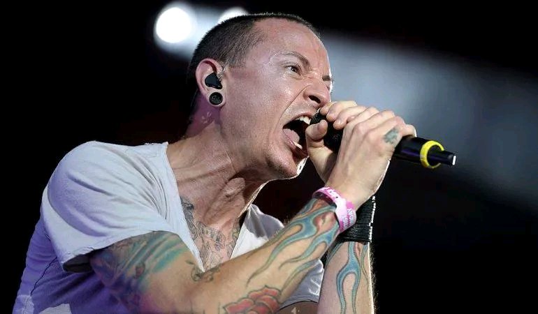 MrPF_13's tweet photo. El 20 de julio del 2017 fue un día triste y oscuro para la música, para el rock, y para todo el fandom de Linkin Park. El mundo amanecía con la noticia de q Chester Bennington, se había quitado la vida en su casa en Palos Verdes la noche anterior. https://t.co/3W5dMkMVAH