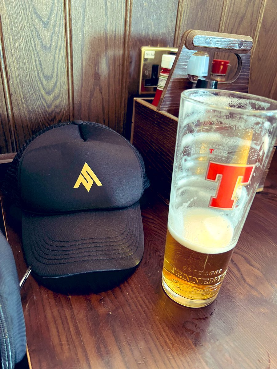 xBigStuff's tweet photo. Can’t beat a wee pint in the airport. 

Next stop London ⚽️ https://t.co/k0tekyY6d5