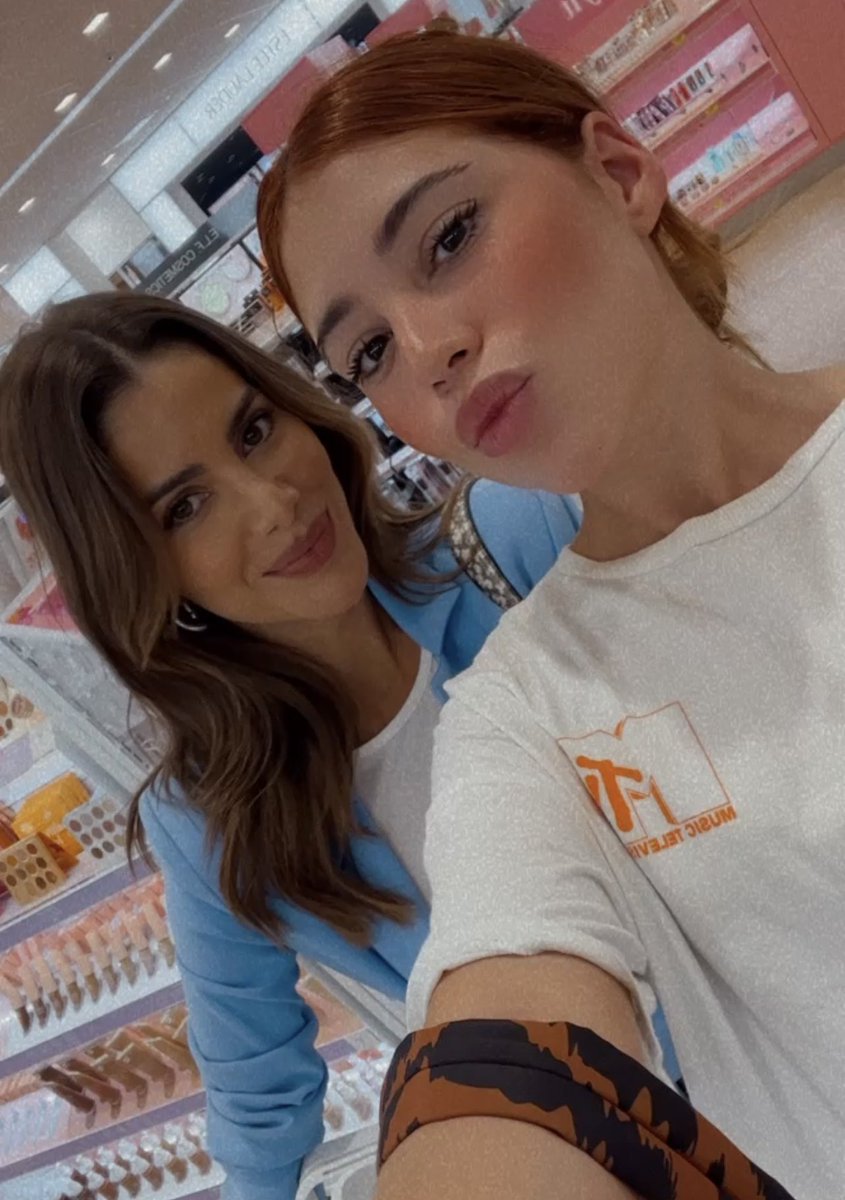 AleSaez's tweet photo. Me encontré hoy a @camilacoelho ❤️💖💘 https://t.co/WzWIQXXVWy