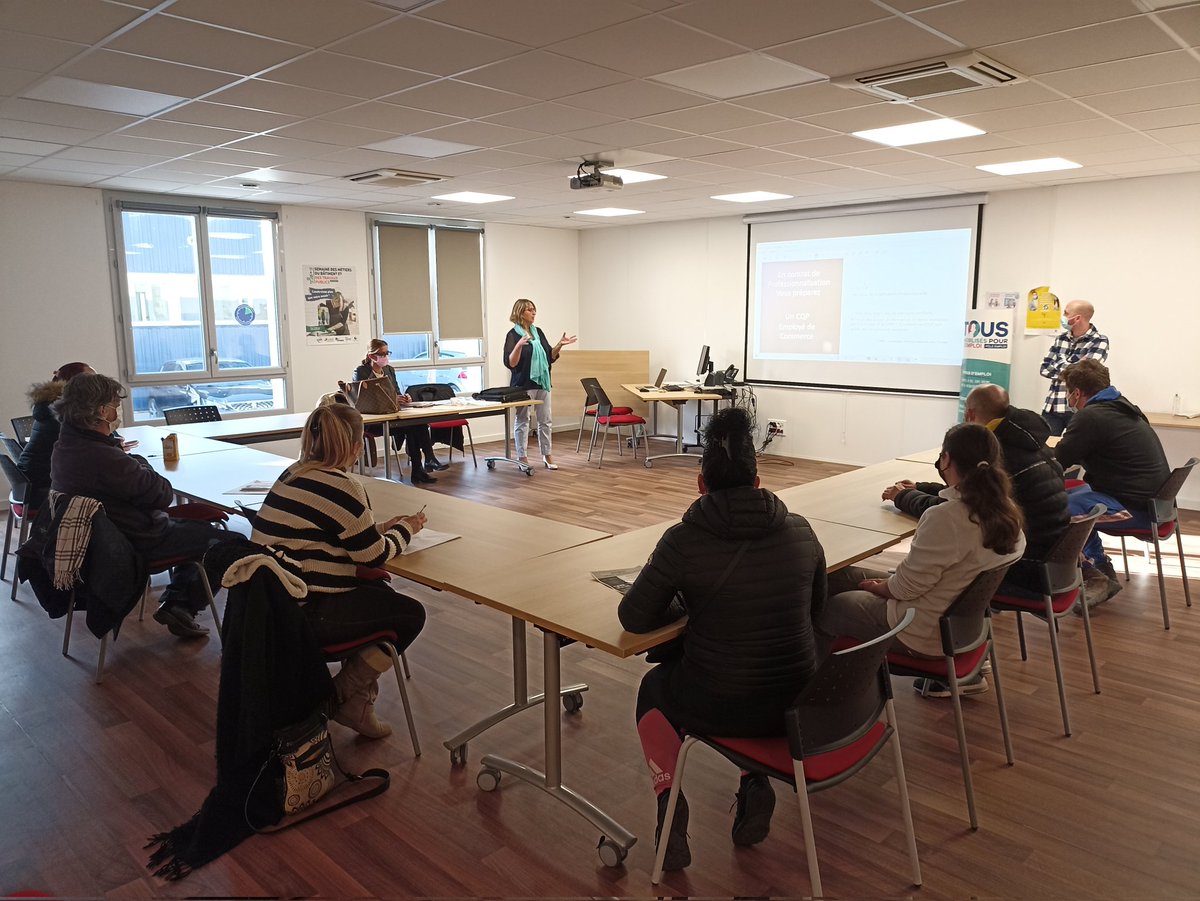 DroulinL's tweet photo. #Tousmobilisés🔍 merci à Pierre 👏 action de recrutement sur postes d' Employé(e) libre service et caissier(e) en contrat de professionnalisation.l'entreprise Carrefour market a pu recevoir 7 candidats et déjà une embauche👍@poleemploi_oc #clermontlherault https://t.co/EBhHfqTcef