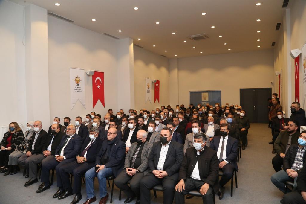 AKPartiG_Antep's tweet photo. İl Başkanımız Sayın @EyupOzkececi, Şahinbey İlçe Başkanımız Sayın @av_hasanteke27, @SehitkamilBel Başkanımız Sayın @rfadiloglu ve il yönetim kurulu üyelerimiz; Şehitkamil ilçe yönetim kurulu toplantısına katıldı. https://t.co/aoUqFFWWiX