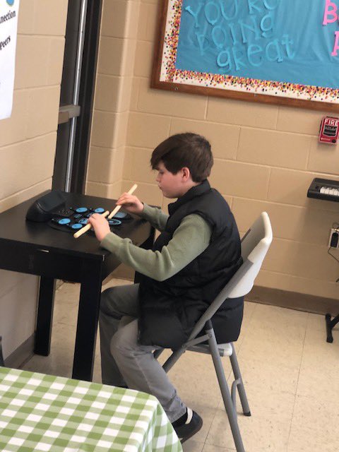 SJSDVirtual's tweet image. A great Friday at the Maker Space! 4th &amp;amp; 5th graders created, crafted, and enjoyed the new musical section! Thank you for a great addition from an Appleseed Grant written by Mrs. Schoeberl! Some students taught some SJSD engineers how to build circuits! #learnmyway #makerspace