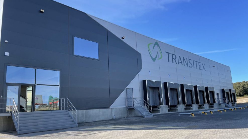 UNOlogistica's tweet photo. 📰 @ElMercantilcom informa que #Transitex abre su primer almacén frigorífico en la #PlataformaLogística portuguesa de Elvas.
El #OperadorLogístico ha invertido alrededor de 2 millones en la instalación, que cuenta con 1.834 m2 de cámaras frigoríficas 👉 https://t.co/FRM0RPHwcY. https://t.co/wU2E914XDu