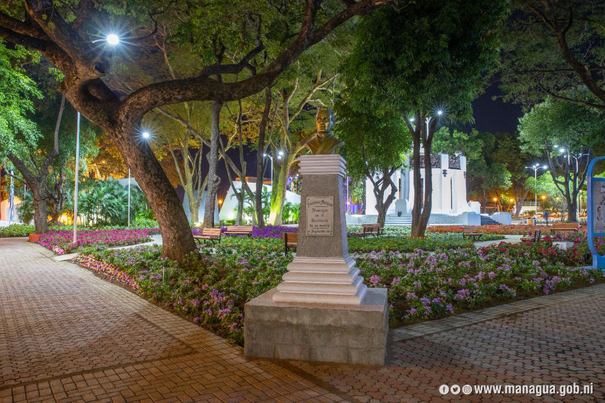 qarlosespinoza's tweet image. #Nicaragua | El Parque Central de Managua ha sido remodelado por la municipalidad.

Este espacio de recreación que suele ser visitado por las familias capitalinas y de otras partes del país, está ubicado en el centro histórico de la ciudad.