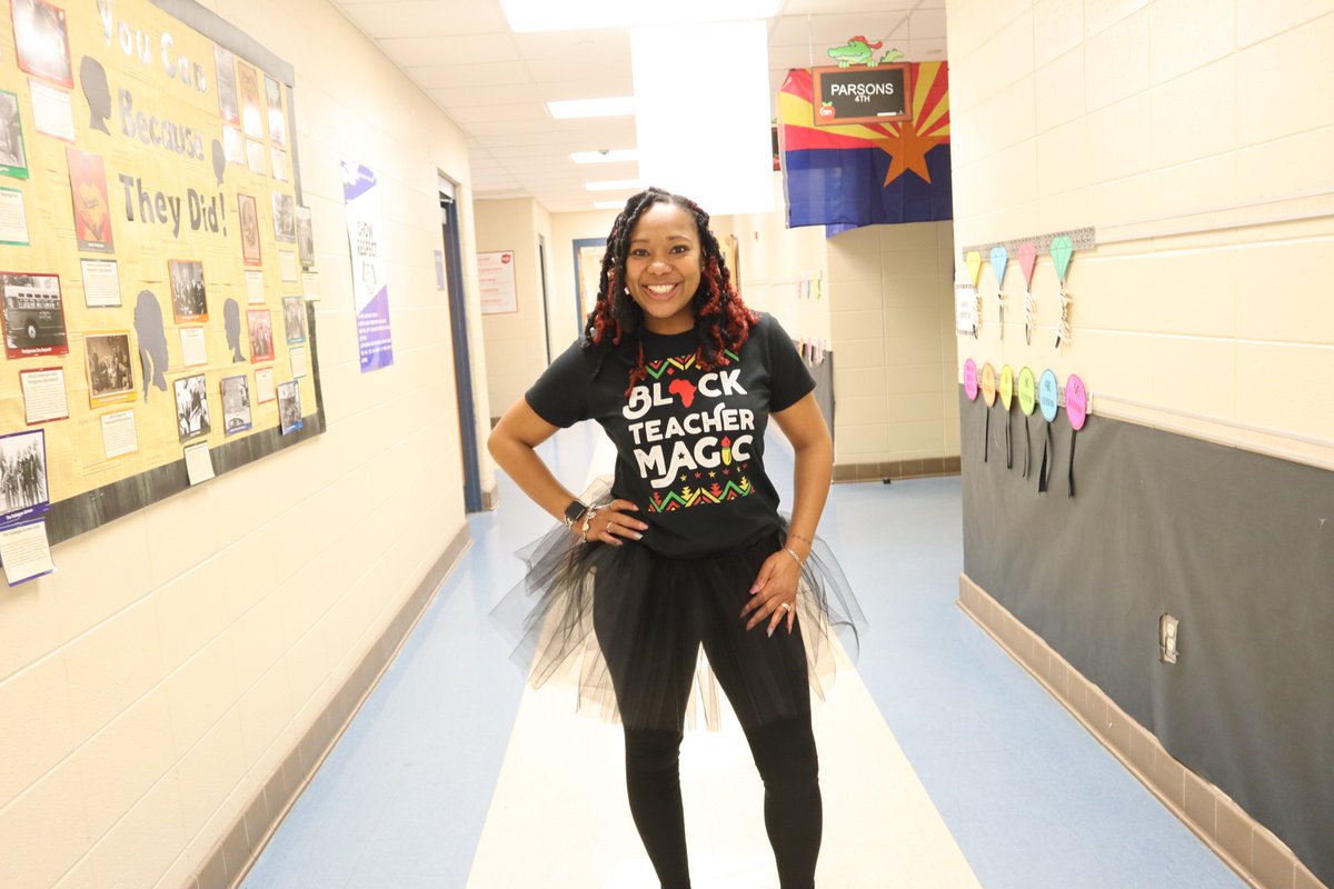 gilliard_gators's tweet photo. Happy TWOsDay!!! Tutus, tiaras, ties &amp; more! #twosdaytuesday @MobilePublicSch @faithlucy1 https://t.co/FaBaK0yLO6