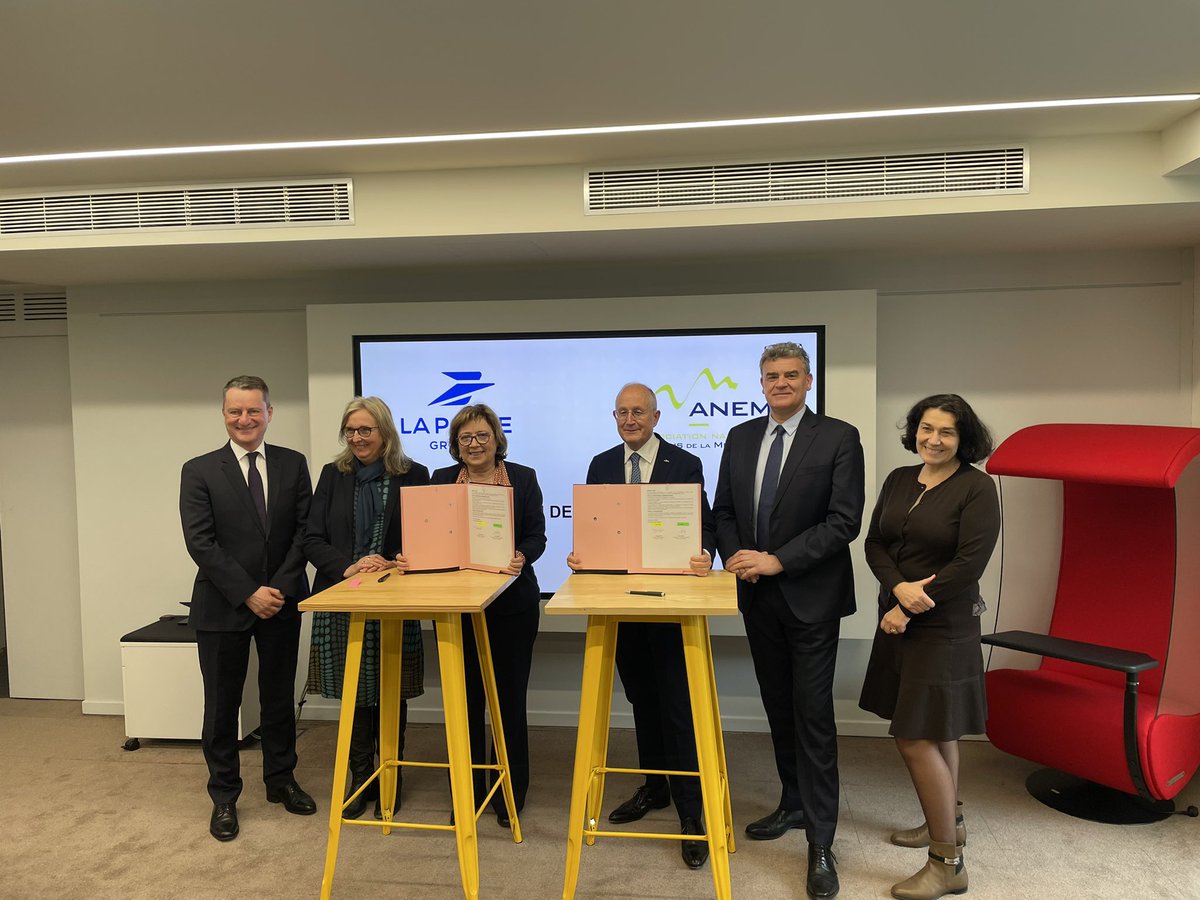 L’ANEM renouvelle son partenariat 2022 avec La Poste <a href="/GroupeLaPoste/">La Poste Groupe</a> en présence de son Président Philippe Wahl, Jeanine Dubié présidente de l’ANEM, Pascale Boyer secrétaire générale et Jean-Pierre Vigier <a href="/PascaleBoyerEM/">Pascale Boyer</a> <a href="/J_PVigier/">Jean-Pierre Vigier</a>