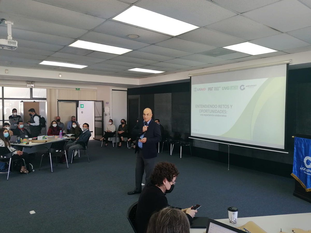 AGEXPORTGT's tweet photo. Bienvenida al evento "Entendiendo Retos y Oportunidades" por parte de @amador1966 en colaboración con @SherVogel y @uvggt
#experienciacolaborativa #ASPIREGuate #entiendolosretos https://t.co/c2P5UxfzZy