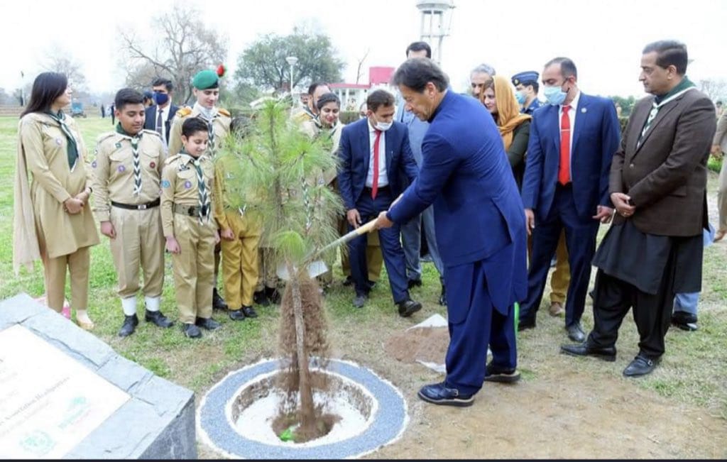 aneebaPTI's tweet image. سکاؤٹس کے عالمی دن کے موقع پر وزیر اعظم عمران خان پودا لگا کر موسم بہار کی شجر کاری مہم 2022 کا افتتاح کیا۔
#PrimeMinisterImranKhan 
 #Plant4Pak 
#SpringPlantation