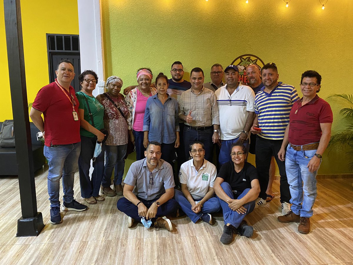 fjmurielandrade's tweet photo. Con la Fundación Vid de Oro del Mpio. de #Bolívar la @CvcAmbiental y @SENA_RValle planeamos las acciones de fortalecimiento del sector Gastronómico de la región a través de la Cocina Ancestral y la realización del tradicional “Festival de los Antojos” en su versión 34. https://t.co/A23qeoEnlA