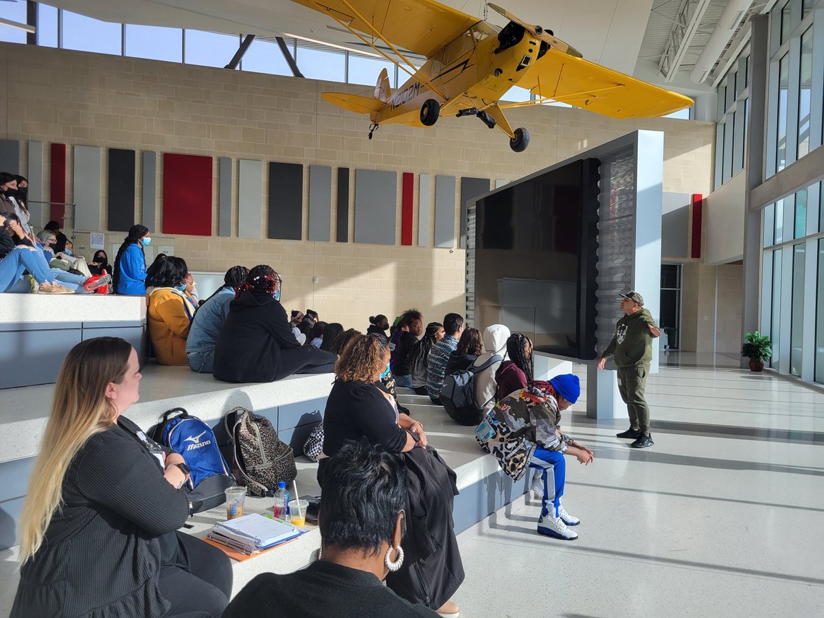 hjwarfield's tweet photo. @BRJCTE Thank you @dreammotivates for sharing your passion with students today. #staypluggedin https://t.co/NuZNk0Kh2s