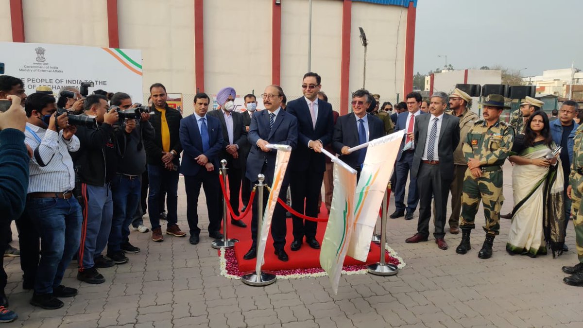fci_office's tweet photo. Flag-off ceremony at ICP Attari border on the occasion of dispatch of wheat stock to Afghanistan as humanitarian assistance from Food Corporation of India godowns, dist. Amritsar https://t.co/tliSyHBFgc