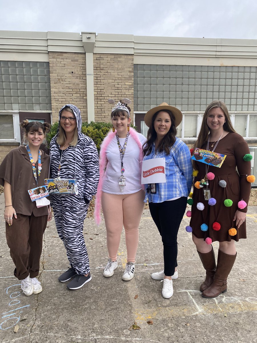 Tasty Twosday 2-22-22 <a href="/CFELISD/">Clear Fork Elementary</a>! Our favorite treats come in packs of two!