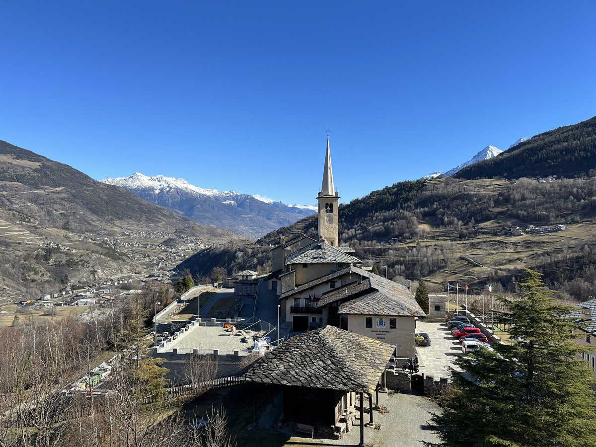 TgrRaiVdA's tweet photo. Il Castello di #Introd 🏰 potrebbe essere venduto entro qualche settimana … Il Comune è in attesa di conoscere la posizione ufficiale della  Regione Autonoma Valle d’Aosta sul diritto di prelazione ⚠️ Presto il racconto della #TgrValledAosta #IoSeguoTgr @FGrandParadis https://t.co/XlDPvqTg7n