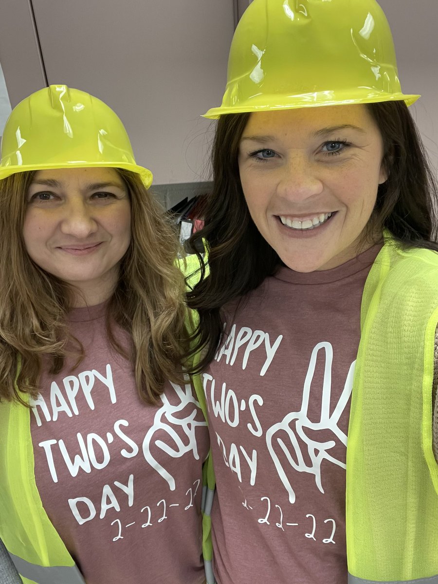 Ali__Lincoln's tweet photo. 2-22-22 ✌🏼
Welcome to the nonfiction text feature construction zone!
More to come on today's work! 🚧🛠👷♀️
#engage #oqreading #113a https://t.co/UaXXAex0pl