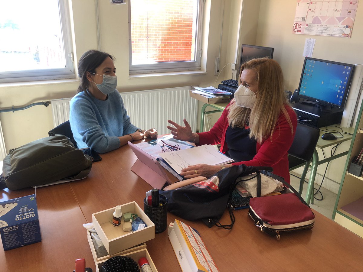 MayteSBM's tweet photo. Segunda Visita de Monica al IES Francisco Salinas #OBSERVA_ACTION #ONE2ONE @cfiesalamanca @CFPIdiomas @educacyl https://t.co/qYiFn6xXli