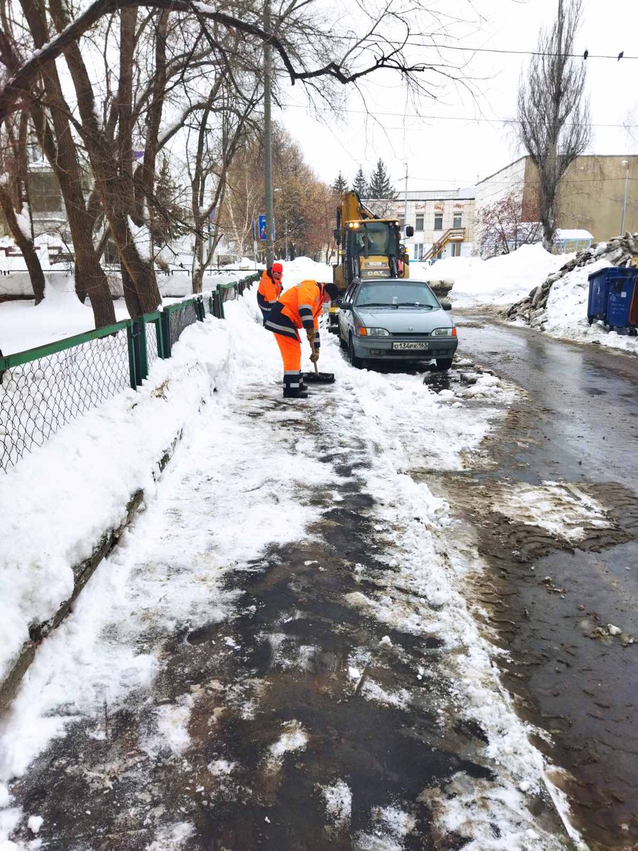 Уборка снега с проезжей части и тротуаров на ул.Республиканская, 50 <a href="/gkh_kir63/">Отдел по ЖКХ и благоустройству</a> <a href="/Rudakov_i_a/">Рудаков Игорь Александрович</a>