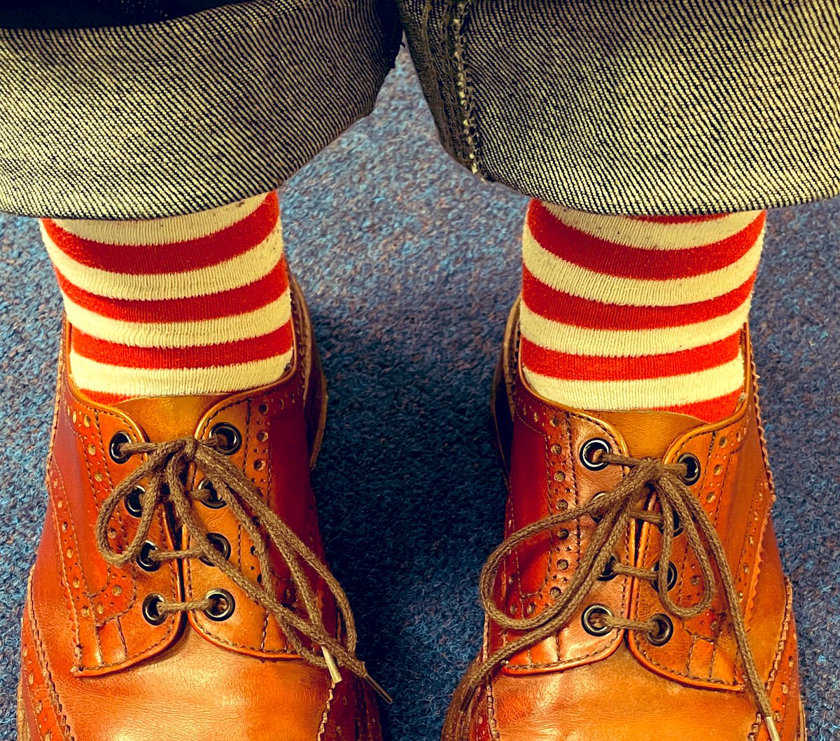 Who else is wearing red for World Encephalitis Day?! I’m here at <a href="/encephalitis/">Encephalitis International</a> HQ and I’m #Red4WED to raise awareness about #encephalitis #wed22 

I’m also opening newly received art work for #tae22 pics soon! #brainart #createanddonate