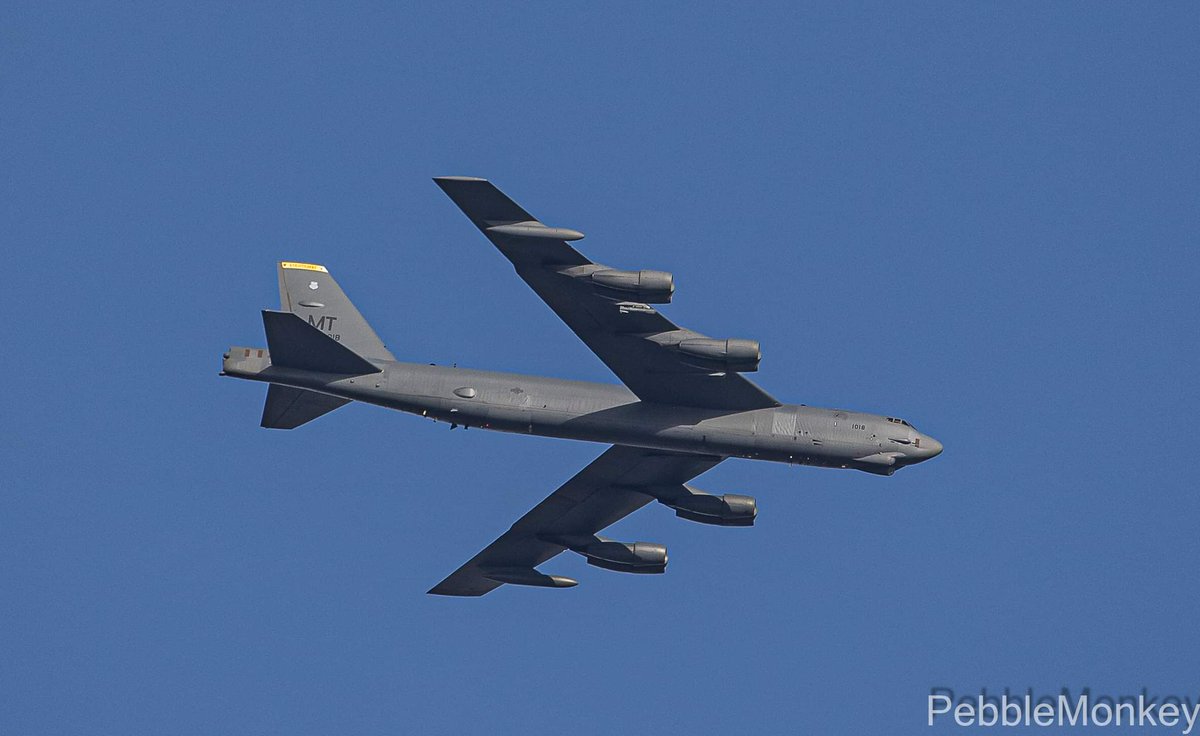 #FEAR21 #B52 just east of the Garden on its way back to #RAF_Fairford after its short trip over the east coast of UK . @TeamMinot #TeamMInot #BomberTaskForce #USAF