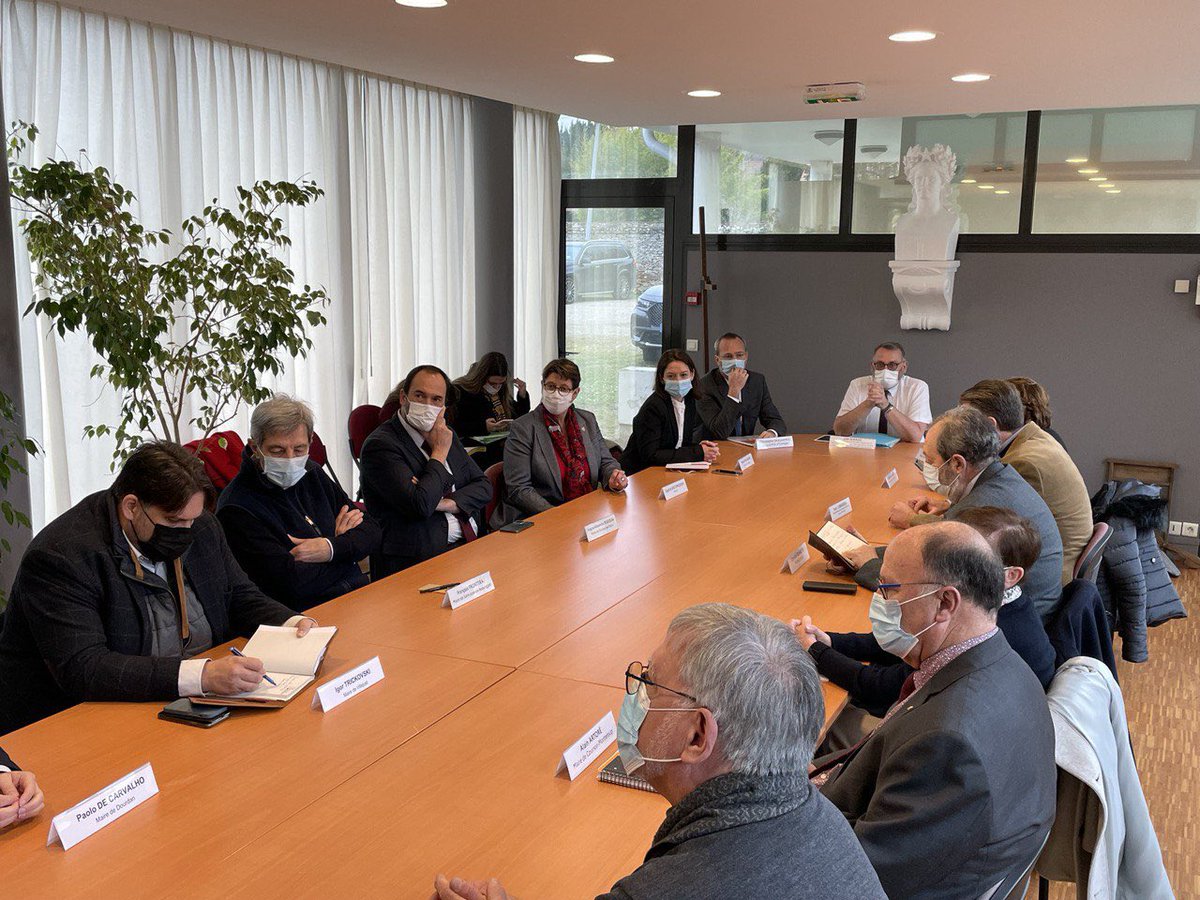 RixainMP's tweet photo. 🙏 @JoelGiraud05 d’être venu à @vaugrigneuse et à Fontenay-les-Briis écouter les maires ruraux de l’#Essonne 

✅accroissement démographique 
✅commerces et services de proximité
✅enjeux de mobilité

👉Le dynamisme de notre ruralité doit être soutenu et accompagné. https://t.co/w4Zfp7OfrL