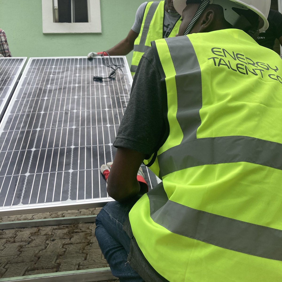 energytalentco's tweet image. There's a saying that 80% of success in life is just showing up! 
And showing up for yourself could mean pursuing your #goals. 
Are you looking at a career in #solar?
Applications for our #talentprogram closes on Thursday, February 24, 2022. Visit energytalentco.com to apply