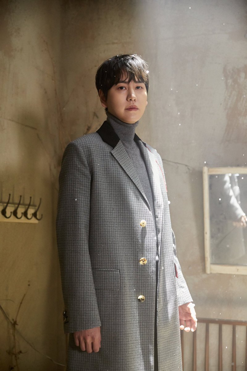 GimbapBlog2's tweet photo. On retrouve #Siwon et #Kyuhyun des #SuperJunior dans ces photos teasers pout #TheRoadWinterForSpring. https://t.co/LM7uxJvajB