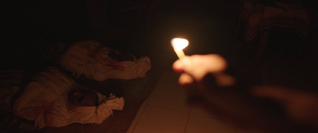 "Mama guling aku sama guling kaka lagi dicuci, masih ada guling lagi gak ma?"
"Yaudah nak kamu ambil aja guling di kamar tamu, ada kok itu, tapi kamarnya gelap, jangan lupa bawa lilin yak"
"Mama gulingnya berat banget gak kuat ngangkatnya"
#PengabdiSetan2caption <a href="/jokowi/">Joko Widodo</a>