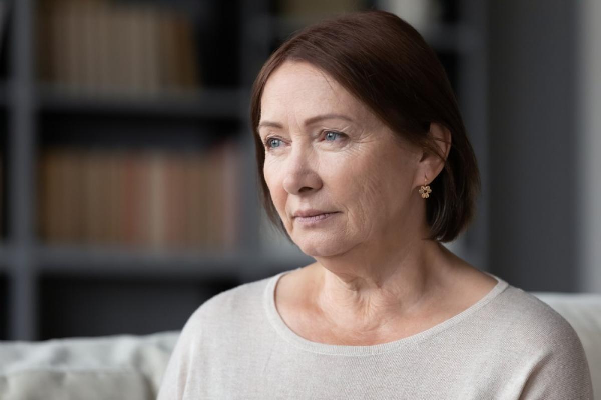 Bij lichen sclerosus heeft u lichte, glanzende plekken op uw huid, die jeuken en soms ook pijn doen. Controleer uw huid elke maand bij lichen sclerosus. En blijf uw huid insmeren met zalf. Meer info op: thuisarts.nl/nieuws/control…