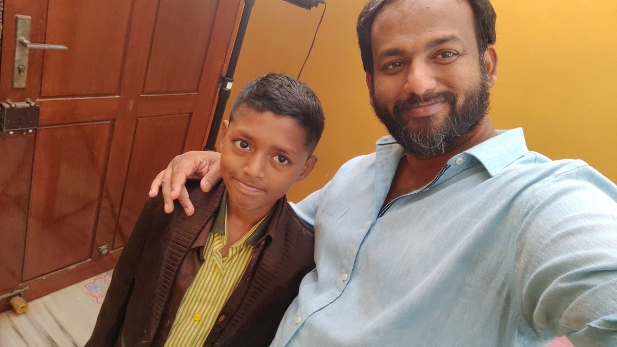 Makizh_nan's tweet image. இந்த குழந்தையை இன்னைக்கு சந்திச்சேன்...

கண்கலங்க வச்சிட்டான்...

அவனுடைய சமத்துவ சிந்தனைக்கு ஆழமான காரணம் இருக்கிறது

நல்லா வருவேடா