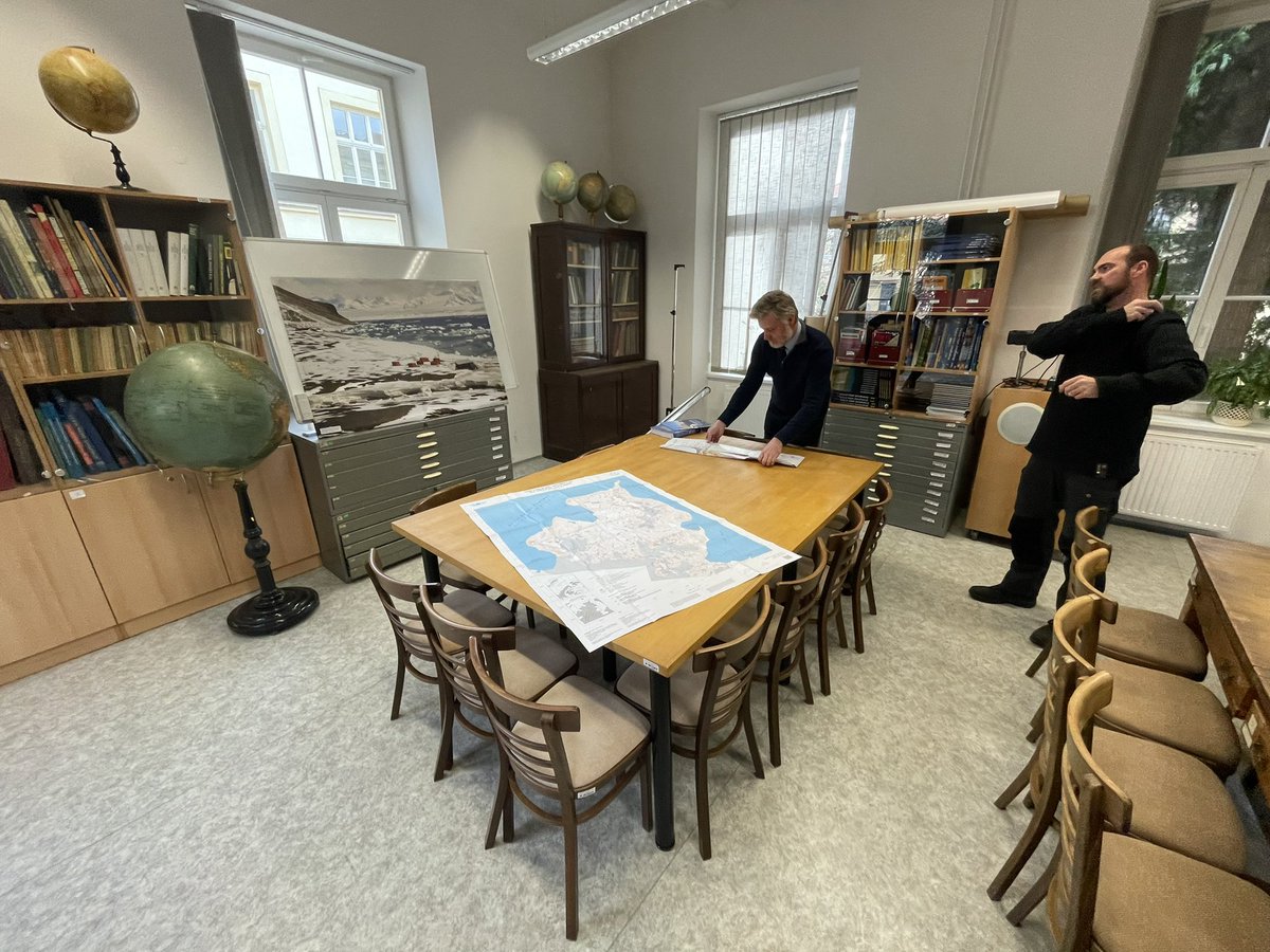 15. výročí slaví česká polární stanice Johanna Gregora Mendela v Antarktidě. Na ostrově Jamese Rosse ji začali stavět v roce 2004. Provoz má na starosti <a href="/muni_cz/">Masarykova univerzita</a> . Za tu dobu se českým vědcům podařilo naměřit např. nejvyšší teplotu v celé Antarktidě nebo objevit nové bakterie.