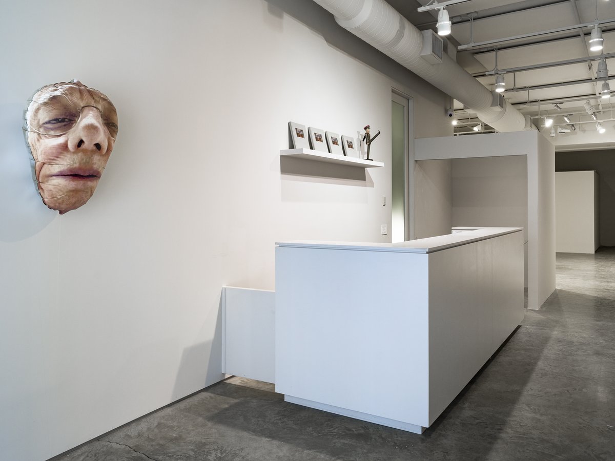 601Artspace's tweet image. Our current exhibition “Shaoul+Howe: A Situation” is on view until Sunday March 6. Stop by our gallery at 88 Eldridge St to see artwork by #DavidHowe curated by @powhida and to experience the “situations” unfolding at Shaoul+Howe. We’re open from 1-6pm Thursday-Sunday!