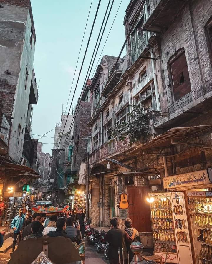 Sheikhupurian Bazaar androon Lahore

#walledcitylahore #lovelahore #mustsee #visitlahore