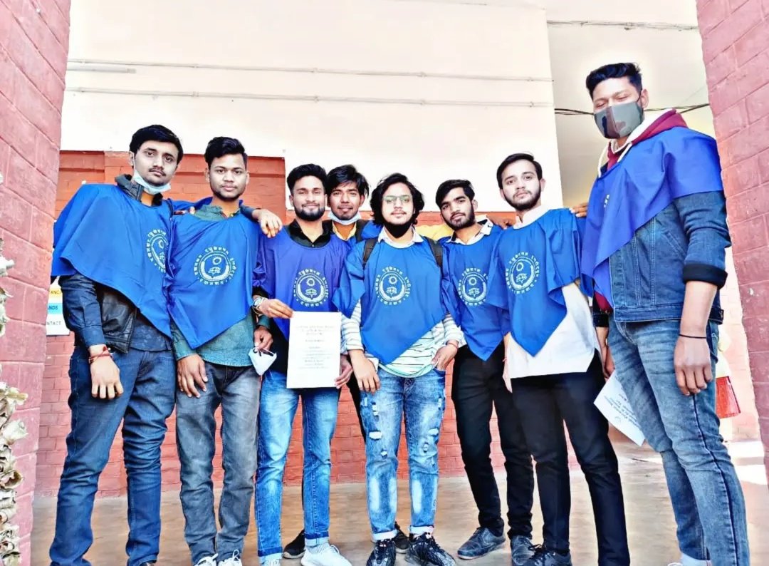mr__raja_'s tweet photo. Finally, I have graduated from @DeiDayalbagh Thank you to all and @DeiDayalbagh for giving me these wonderful memories.โบ๏ธโบ๏ธ https://t.co/b8ofLv1tWO