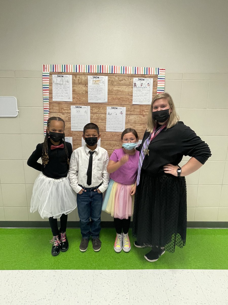 MrsGarciaMath's tweet photo. Happy “Two’s”day! Tutus, ties, and tennis shoes! #22222Day https://t.co/dy4DwhEgCx