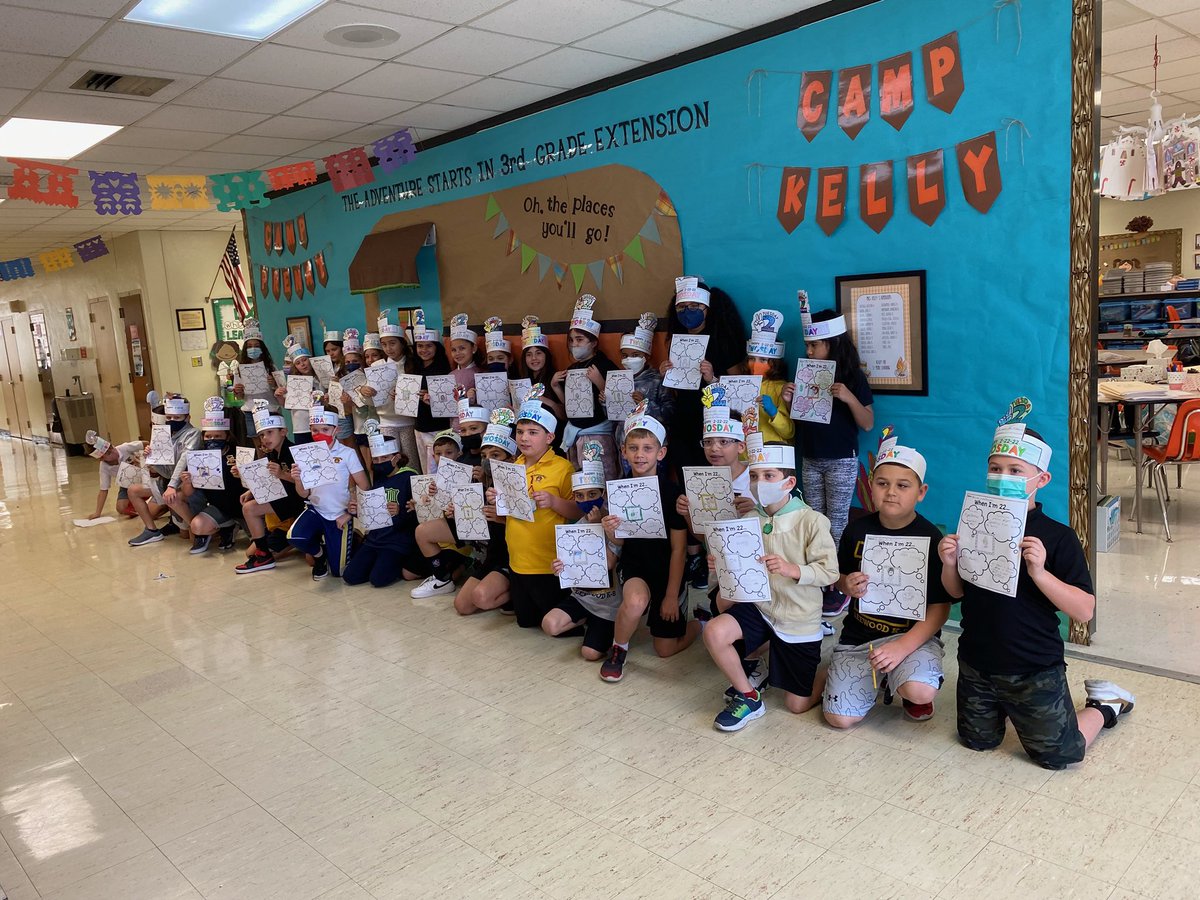 LeewoodK8's tweet image. Mrs. Kelly &amp;amp; Ms. Prenat’s class are having #TwoMuchFun celebrating #Twosday and they can’t wait to be #2coolat22 #Palindromeweek #2/22/22 @MDCPSSouth @MDCPS